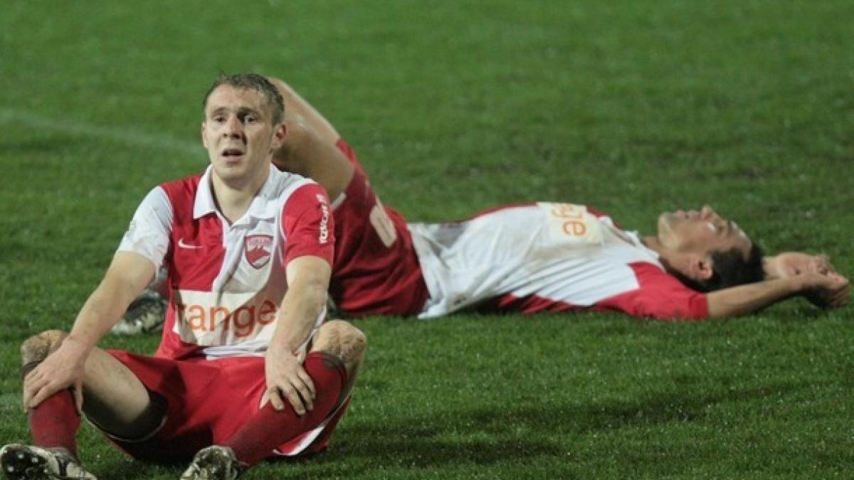 dinamo invinsa de o echipa de liga a doua victorii pentru rapid si u cluj