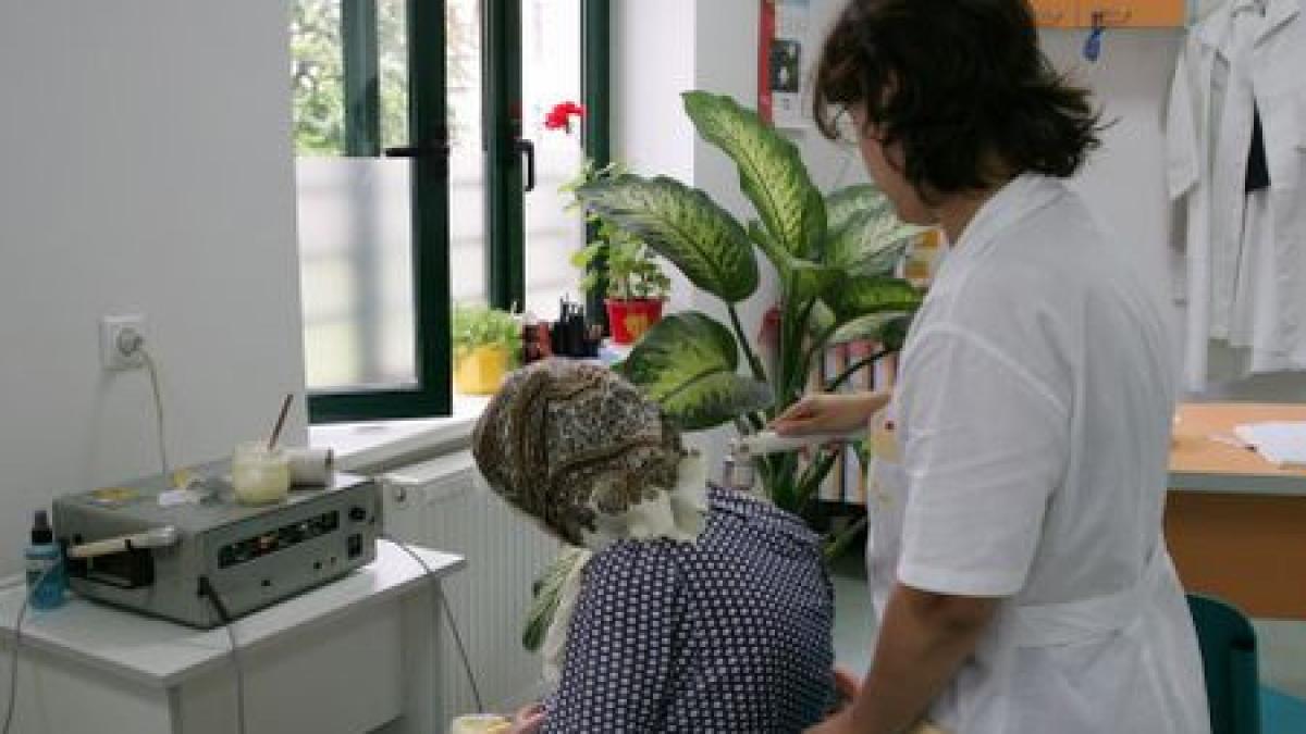 medicul care a primit mita de 100 000 de euro de la persoane cu handicap cercetat in libertate