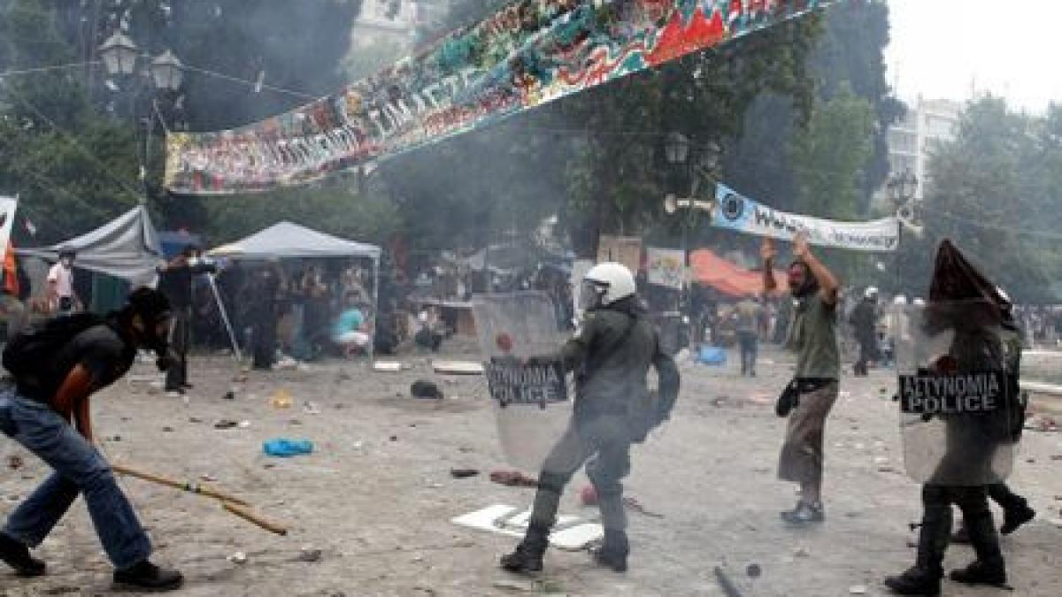 grecii nu renunta la proteste mii de oameni continua sa ceara eliberarea de sub jugul fmi