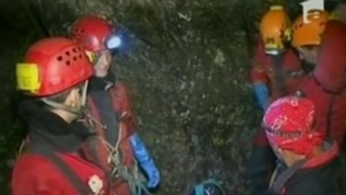 speologul blocat de joi intr o pestera din apuseni a fost salvat dupa o zi