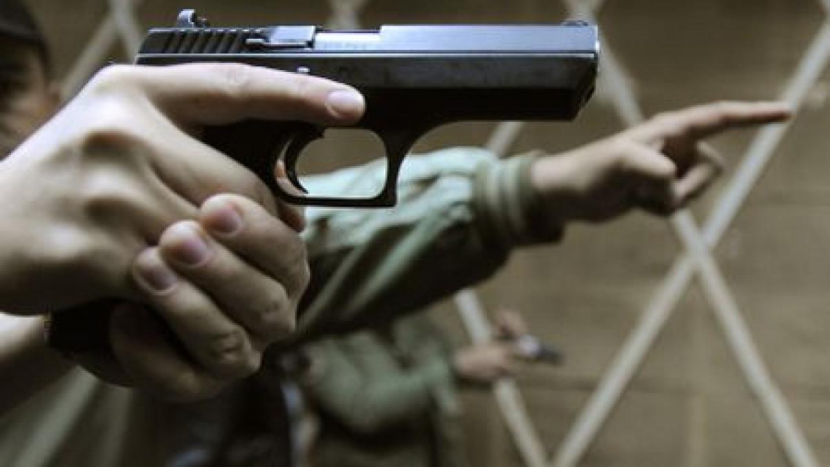 un politist din bucuresti si a impuscat iubita si apoi s a sinucis