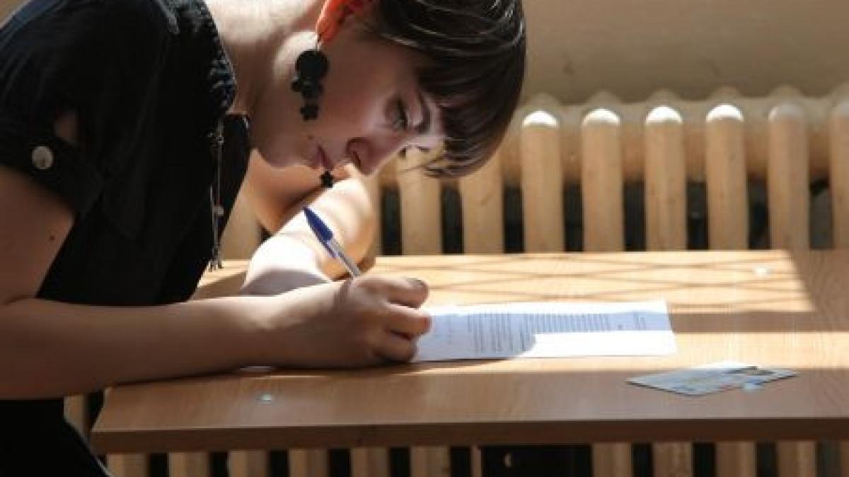 timis 98 de elevi cu lucrari identice eliminati de la bacalaureat