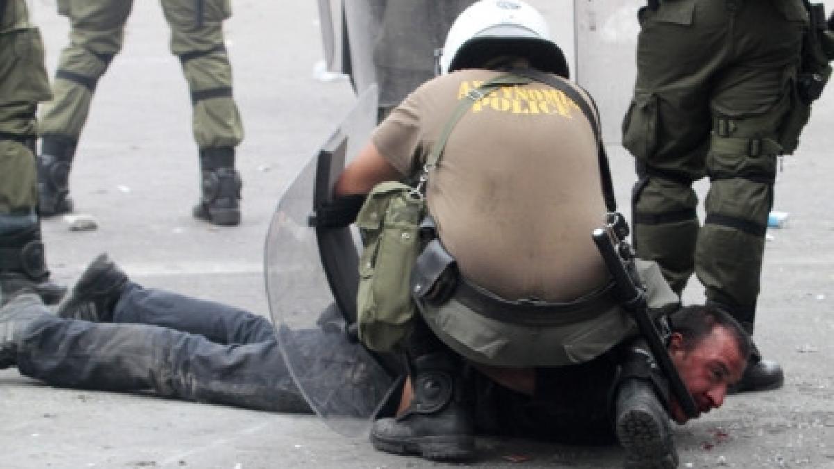 un afgan si un irakian arestati pentru ca transportau migranti cu pasapoarte romanesti