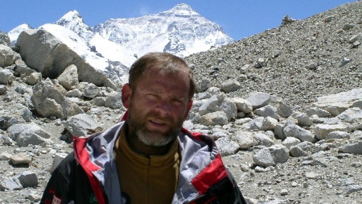 david neacsu alpinistul care a condus prima expeditie romana pe everest schimbarile climatice sunt