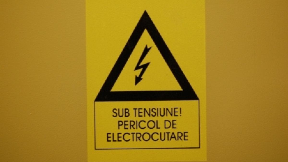 un tanar de 15 ani din suceava a murit electrocutat pe un stalp de tensiune