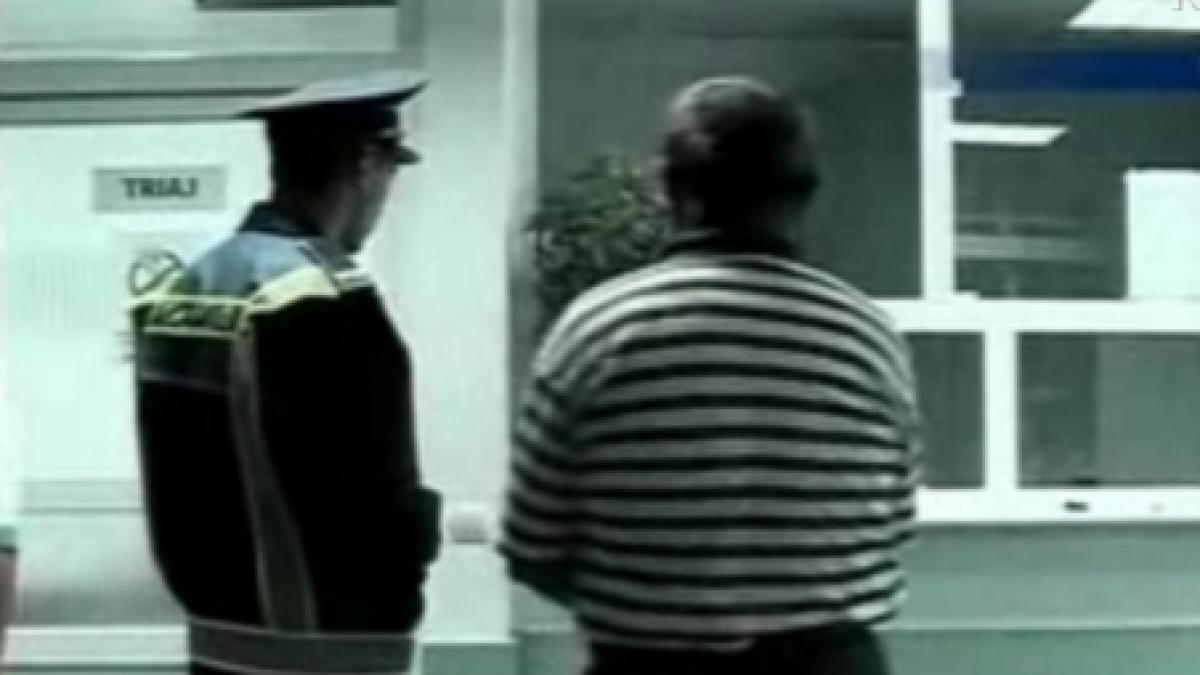 bacau un pensionar baut la volan a lovit o masina si a fugit de la locul accidentului