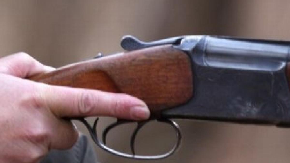 un baiat care a picat bacalaureatul s a impuscat in cap cu arma de vanatoare a tatalui sau