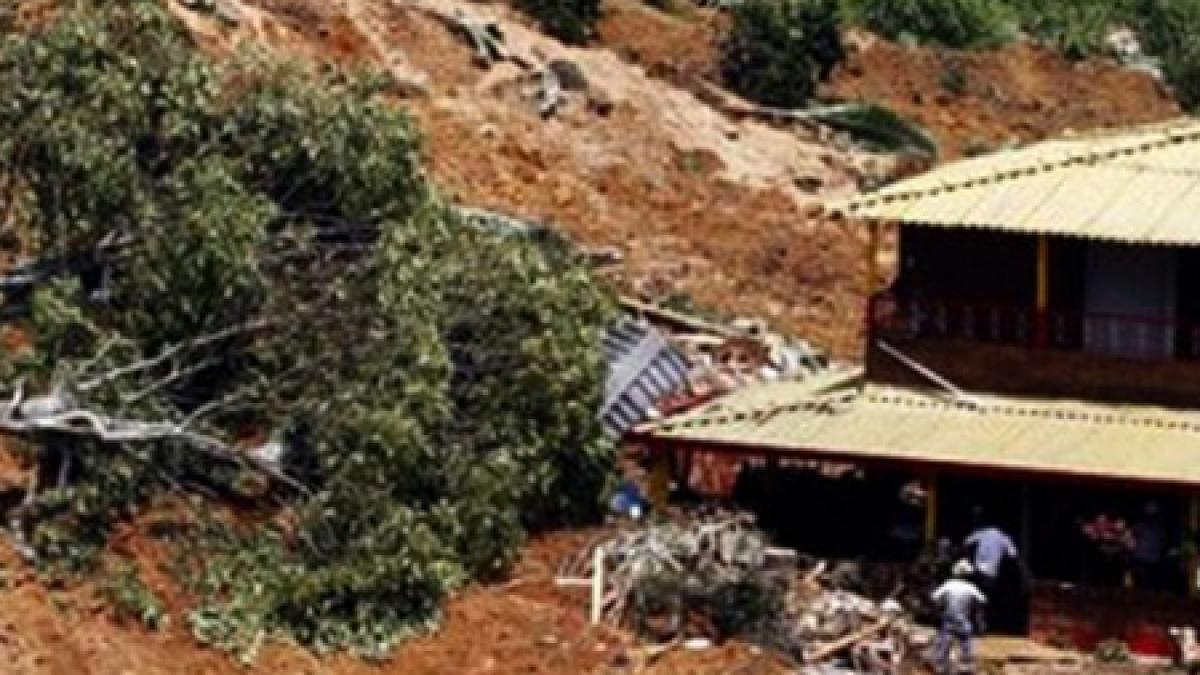 china 18 morti si 2 raniti in urma unei alunecari de teren