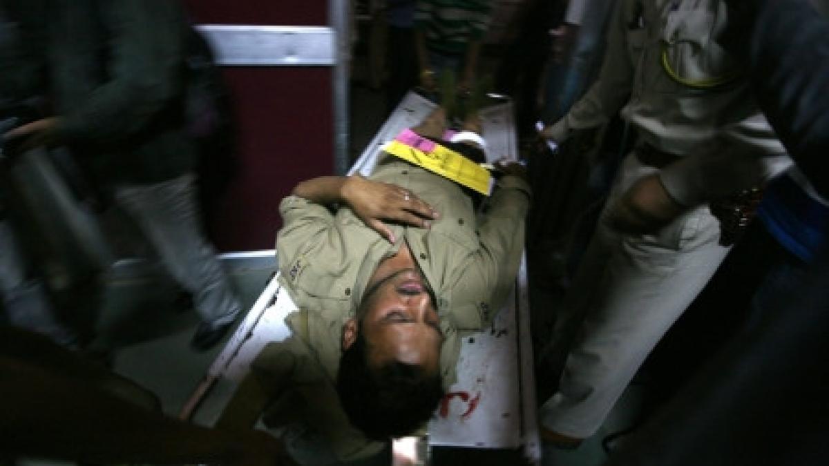 india cel putin 30 de morti dupa ce un autobuz a fost acrosat de un tren