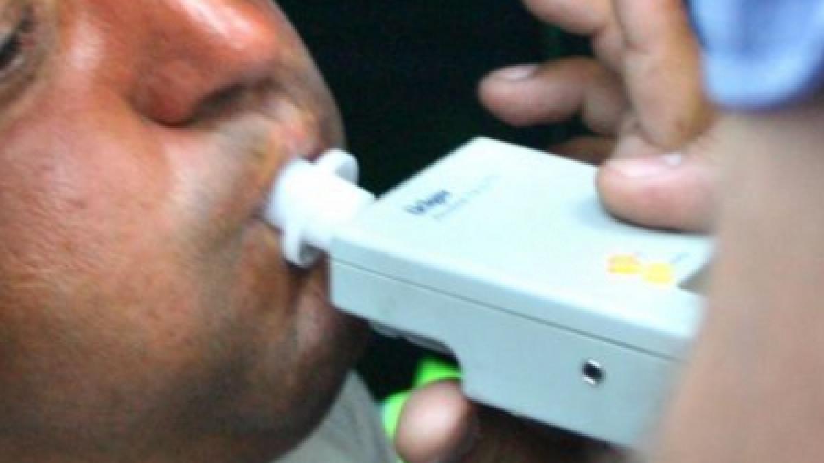 un sofer beat a accidentat o femeie si a parasit locul accidentului