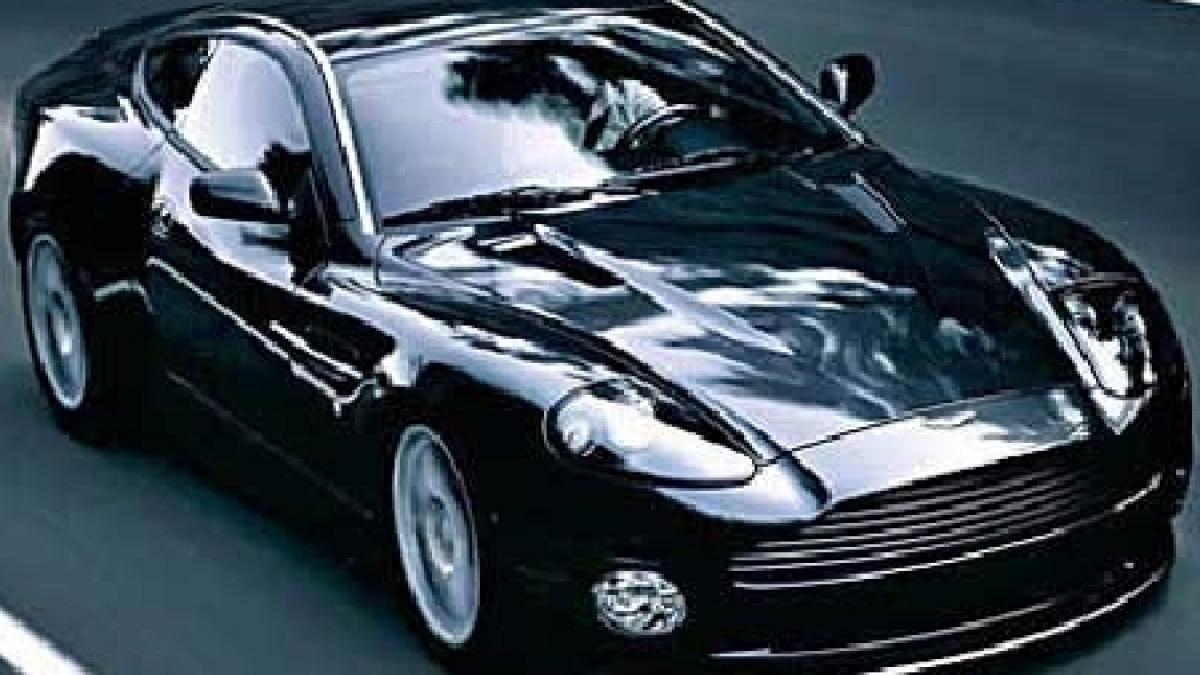 bogatasii isi scot masinile de lux la vanzare pe internet la pret redus