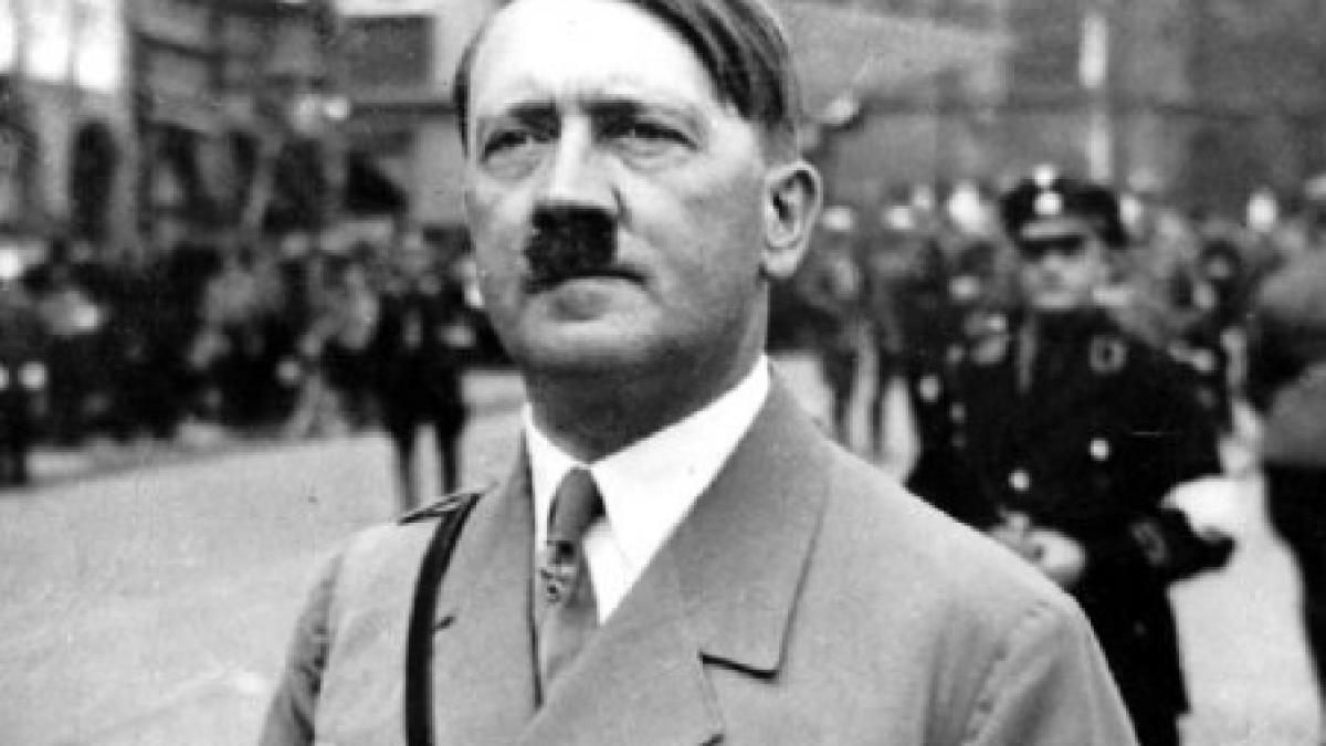 titlul de cetatean de onoare al lui hitler retras de catre conducerea orasul sau natal