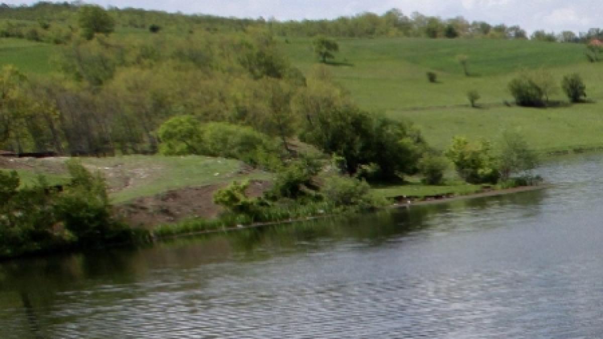 un baiat de 14 ani a murit inecat intr un lac din sibiu