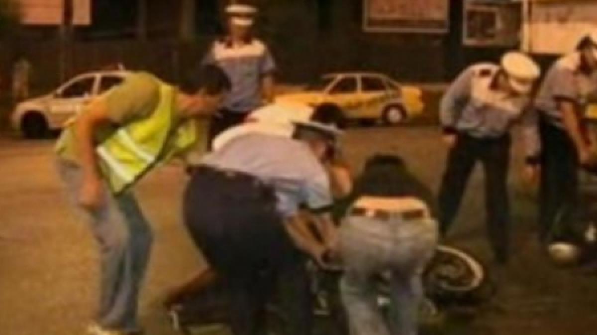 bacau seful politiei locale a intrat cu motocicleta in gard