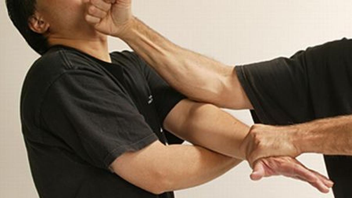 imagini socante un tanar din targoviste lovit cu masina si batut crunt de fostul sot al iubitei sale