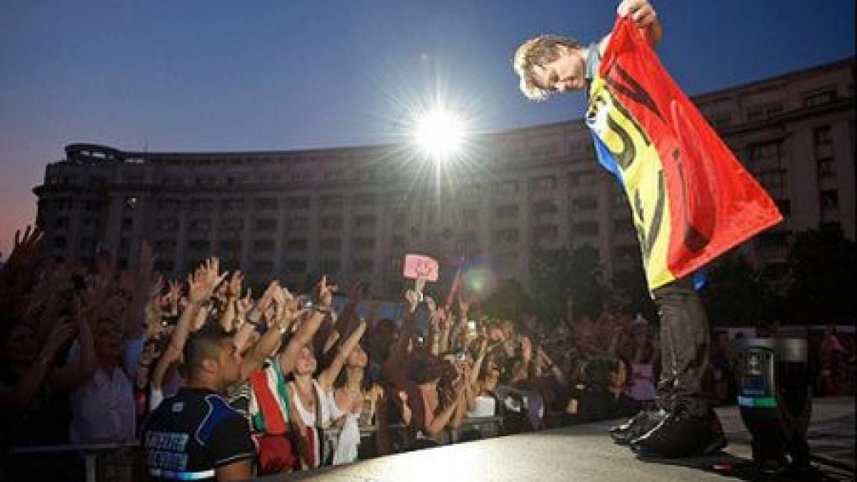 jon bon jovi infasurat in drapelul romanesc pe facebook ce concert extraordinar
