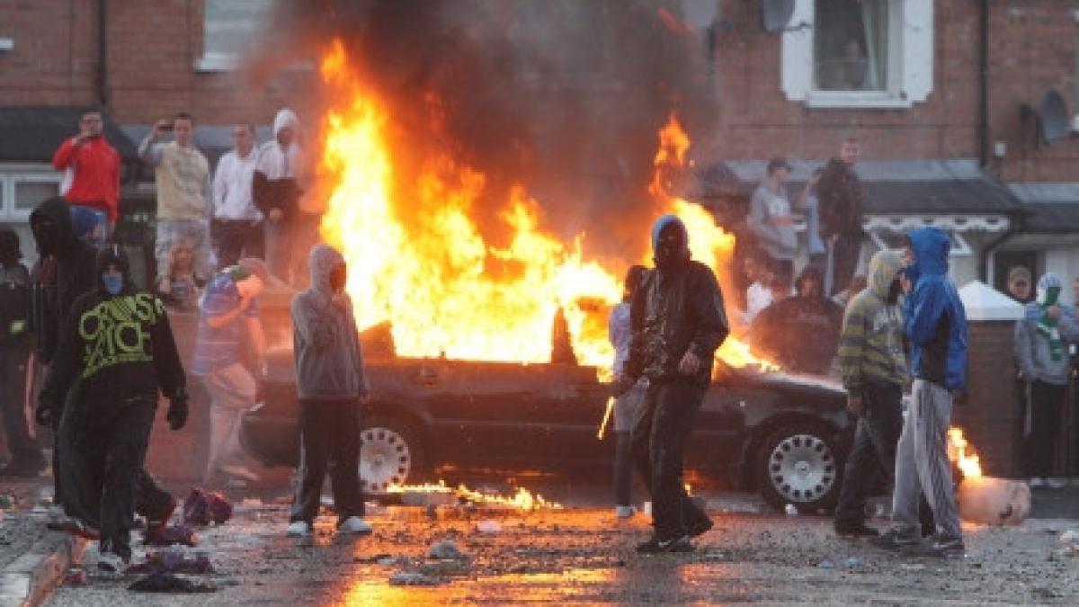 a patra zi de violente la belfast s a incheiat cu arestari si zeci de raniti