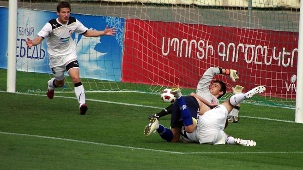 liga campionilor viktoria plzen litex loveci si slovan bratislava aproape de turul 3 preliminar