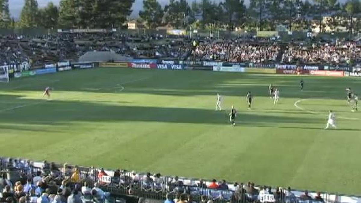 si americanii se pricep la fotbal portarul lui san jose earthqaukes a marcat un gol din propriul