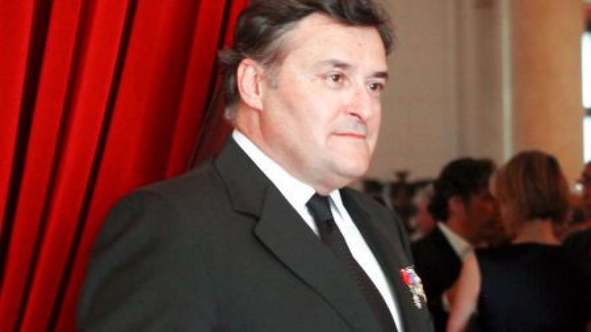 ambasadorul frantei la bucuresti henri paul a lesinat in timpul unei receptii emil boc l a prins in