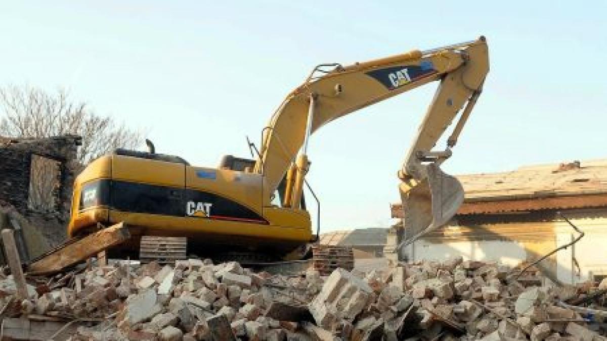 imagini din centrul vechi al capitalei excavatorul care schiopateaza