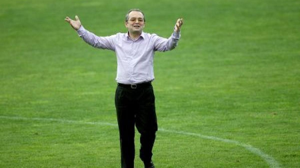 boc l am prins in brate pe ambasadorul frantei si datorita orelor de gimnastica