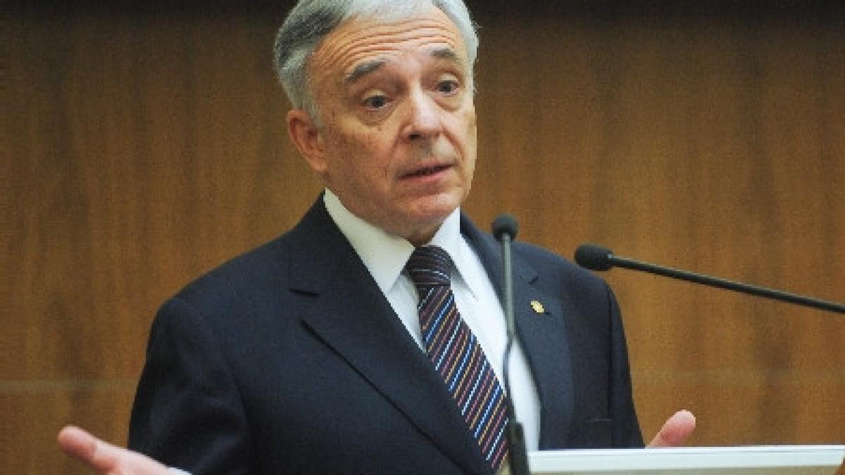 declaratia de avere a lui mugur isarescu conturi cu 1 dolar 10 centi si 4 32 lei