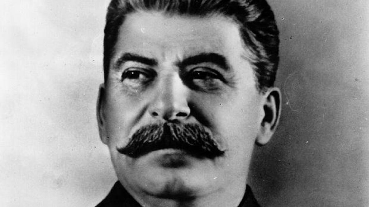 un bust al lui stalin a fost ridicat intr un oras din rusia