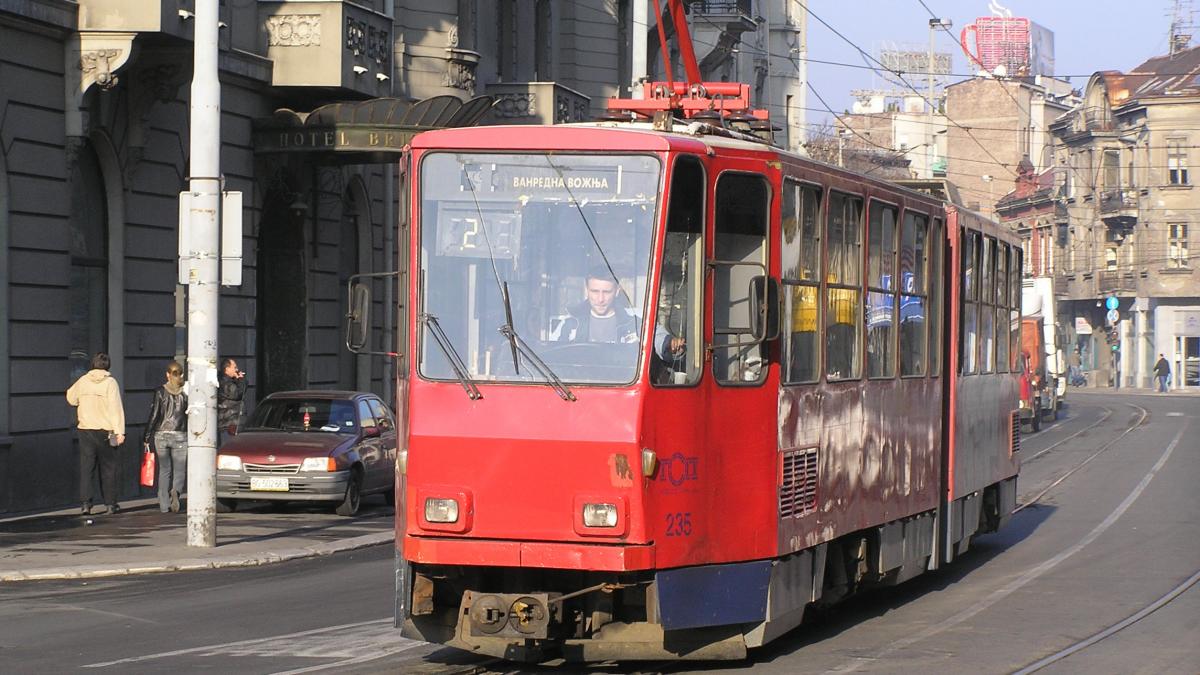 un roman a fost injunghiat intr un tramvai din belgrad pentru banii din portofel