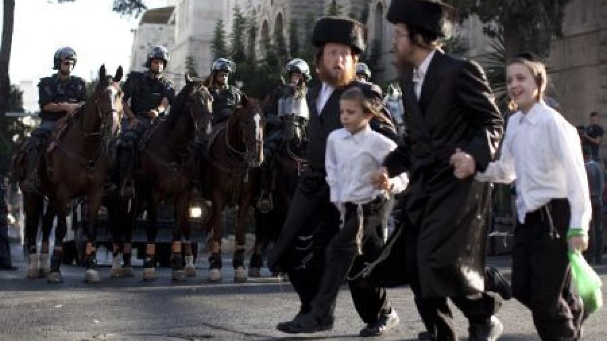 ciocniri violente in ierusalim intre fortele de ordine si ultra ortodocsi