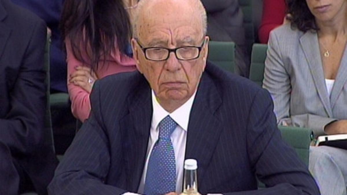 rupert murdoch atacat in timpul audierilor din parlamentul britanic este cea mai umila zi din viata