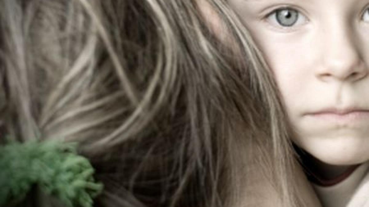 un copil de patru ani a ajuns drogat la spital fratele lui de sase ani in stare de ebrietate