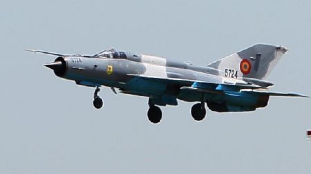 ziua aviatiei sarbatorita la bucuresti si cluj ministrul apararii fortele aeriene vor fi dotate cu