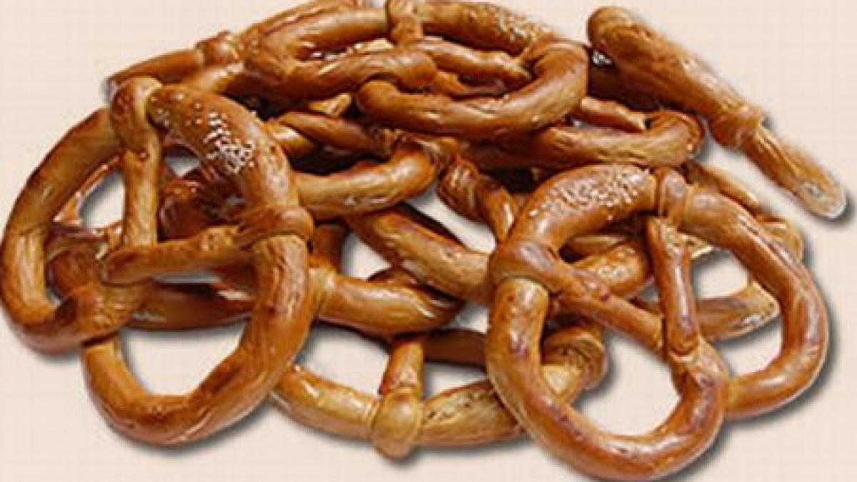 brasov un barbat a gasit bucati de metal in covrigii cumparati de la supermarket