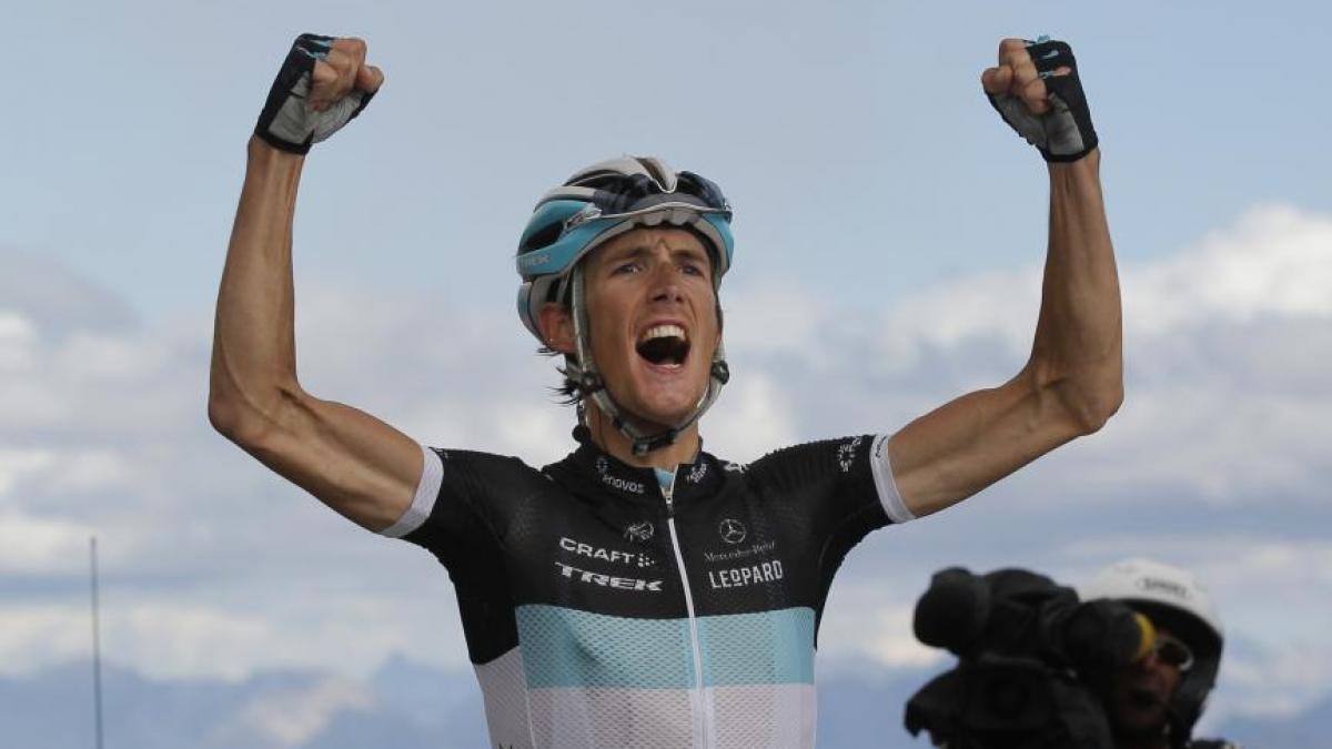 turul frantei andy schleck obtine o victorie epica pe galibier