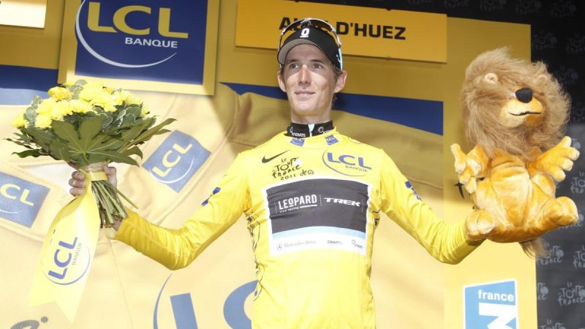 andy schleck preia tricoul galben cu doua etape inainte de finalul turului frantei
