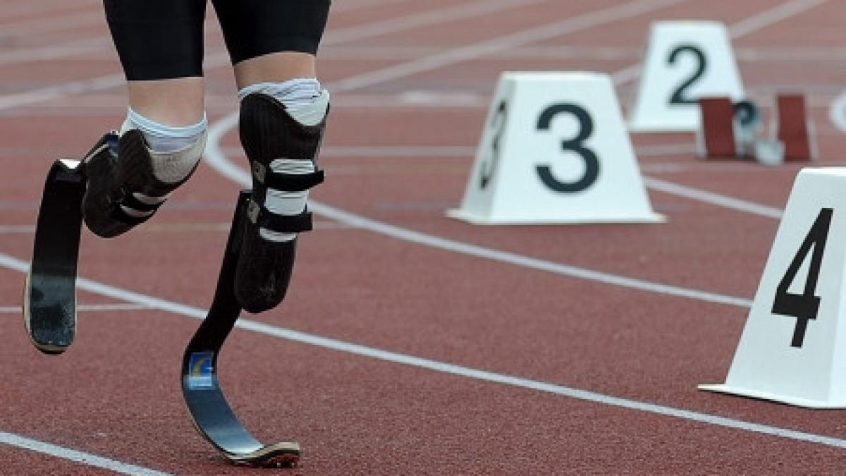 atletul cu proteze de carbon in locul picioarelor oscar pistorius la olimpiada din 2012