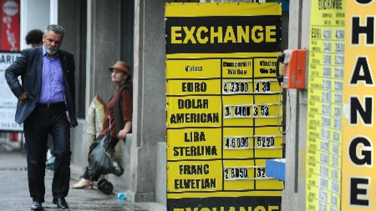 leul incheie saptamana in crestere fata de euro si de dolar vezi cursul bnr