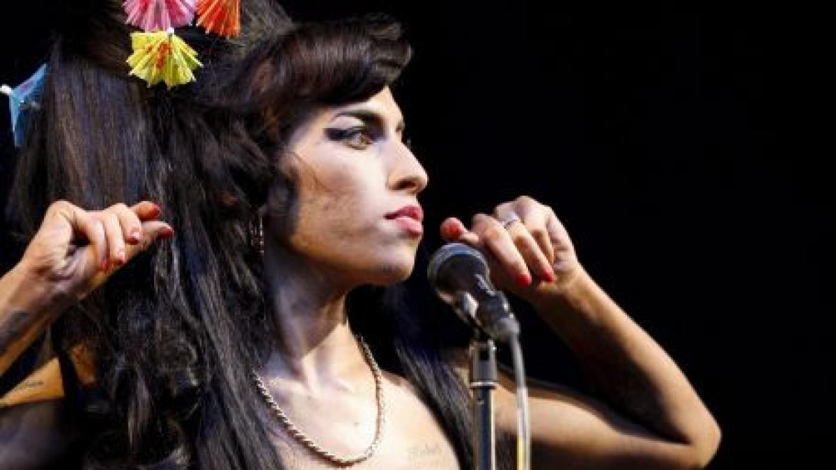 amy winehouse a murit artista ar fi decedat in urma unei supradoze