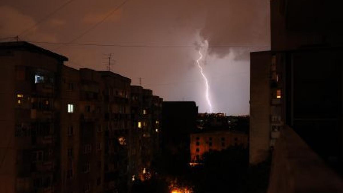 atentionare de ploi torentiale vijelii si grindina in toata tara pana luni seara