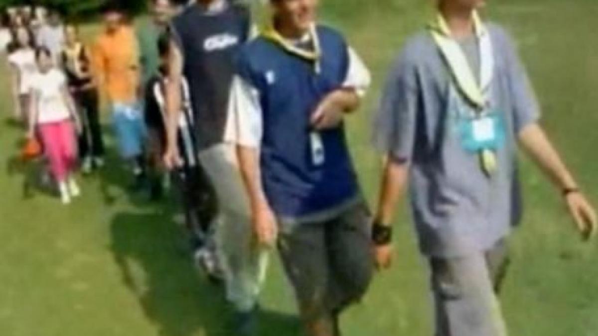 elevii romani au inceput sa compuna cantece de tabara despre foame asculta aici