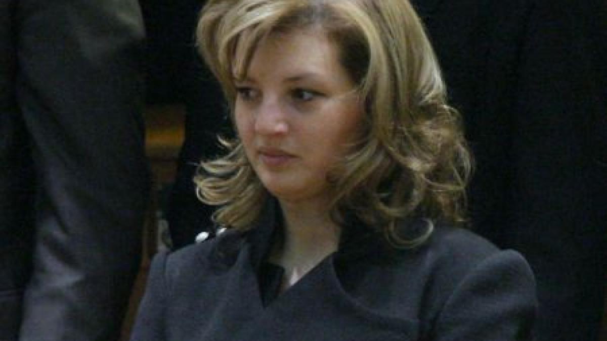 fiica cea mare a presedintelui traian basescu si a ridicat a sasea casa