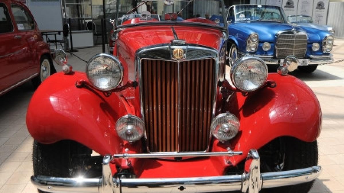 parada de masini de epoca la ploiesti vezi aici cele mai frumoase modele