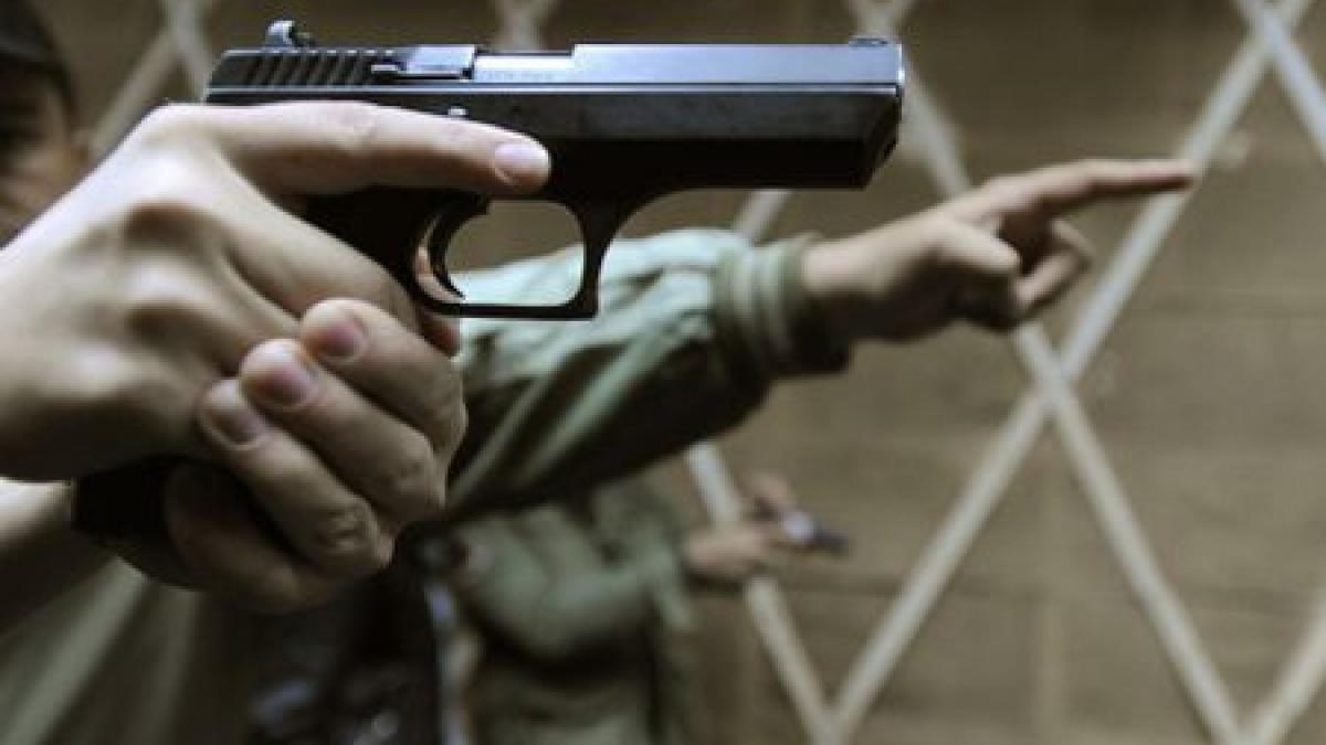 un roman a fost impuscat mortal in austria sotia si fiul barbatului grav raniti