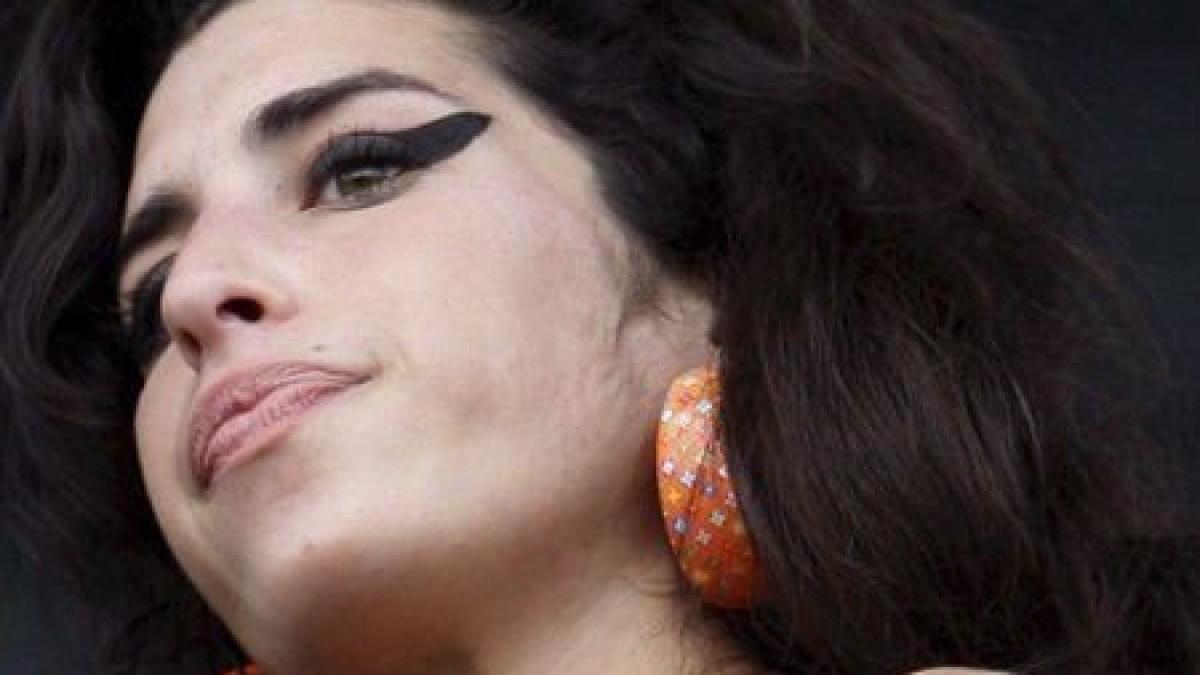 amy winehouse inmormantata la cel mult 24 de ore dupa finalizarea autopsiei artista ar fi murit in