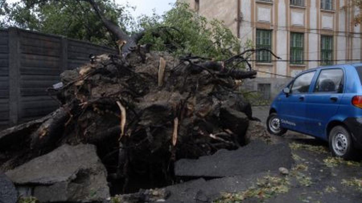 furtunile au facut din nou ravagii un barbat a murit dupa ce a fost luat de ape