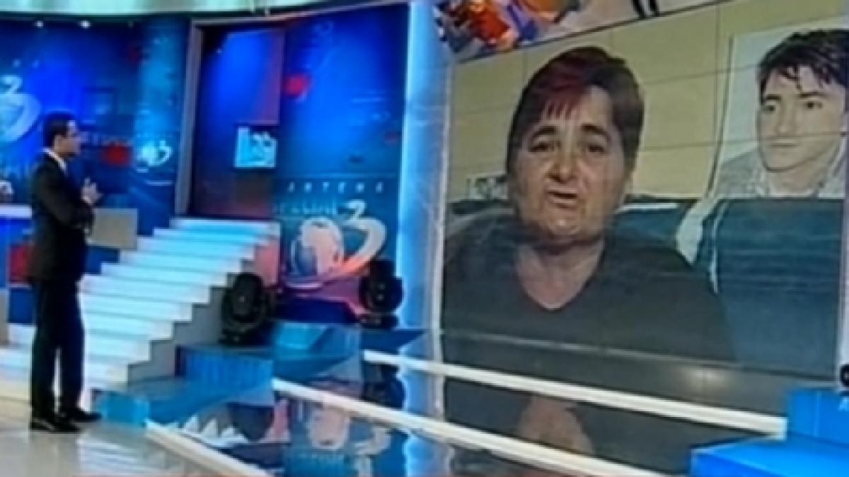 o femeie din timis isi plange fiul ucis in bataie de niste criminali aflati inca in libertate