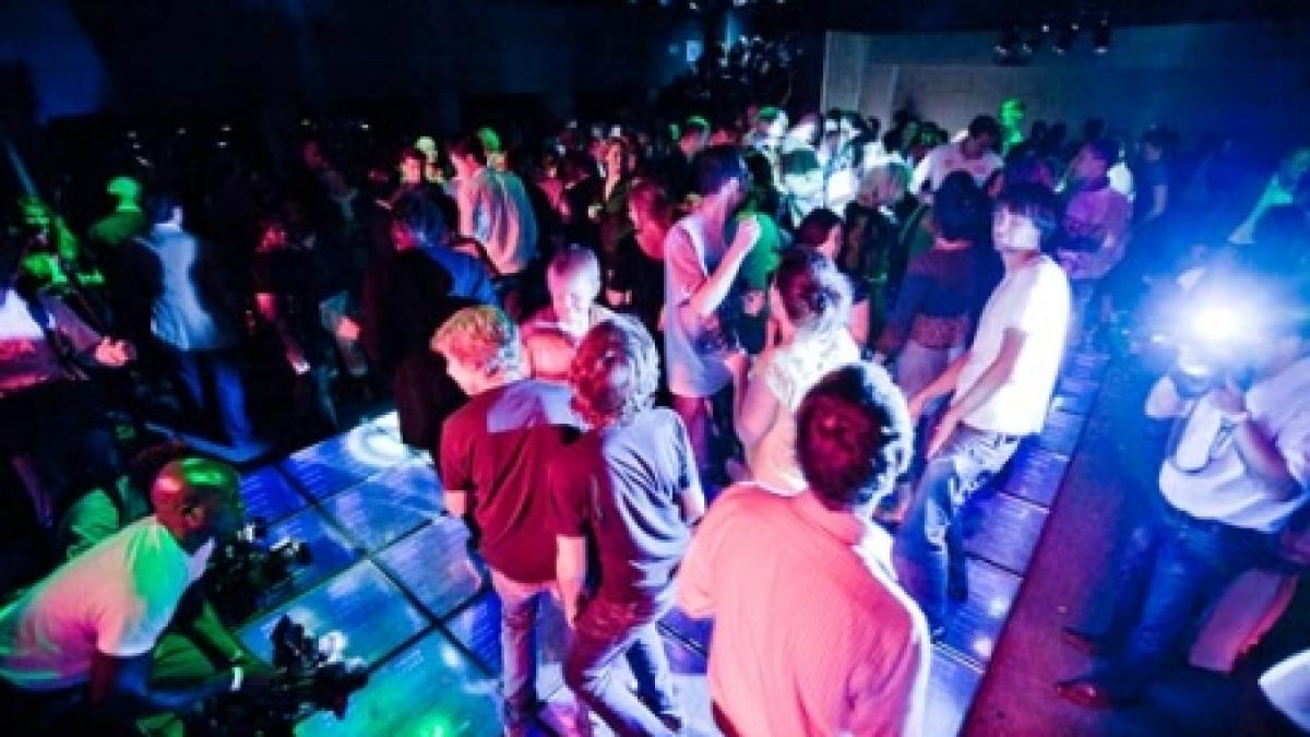 un barbat a cazut de la doi metri dupa ce s a certat cu iubita intr un club din eforie