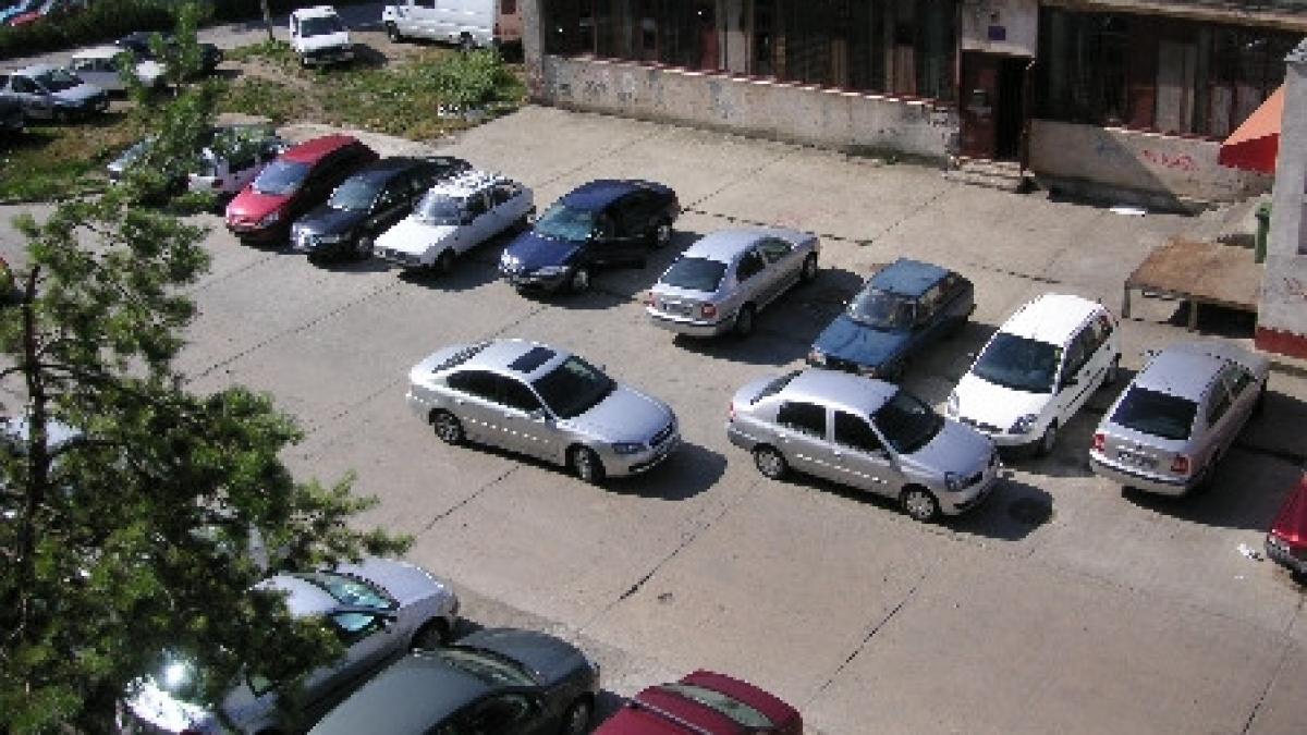 o femeie din ploiesti a uitat unde si a parcat masina si a declarat o furata