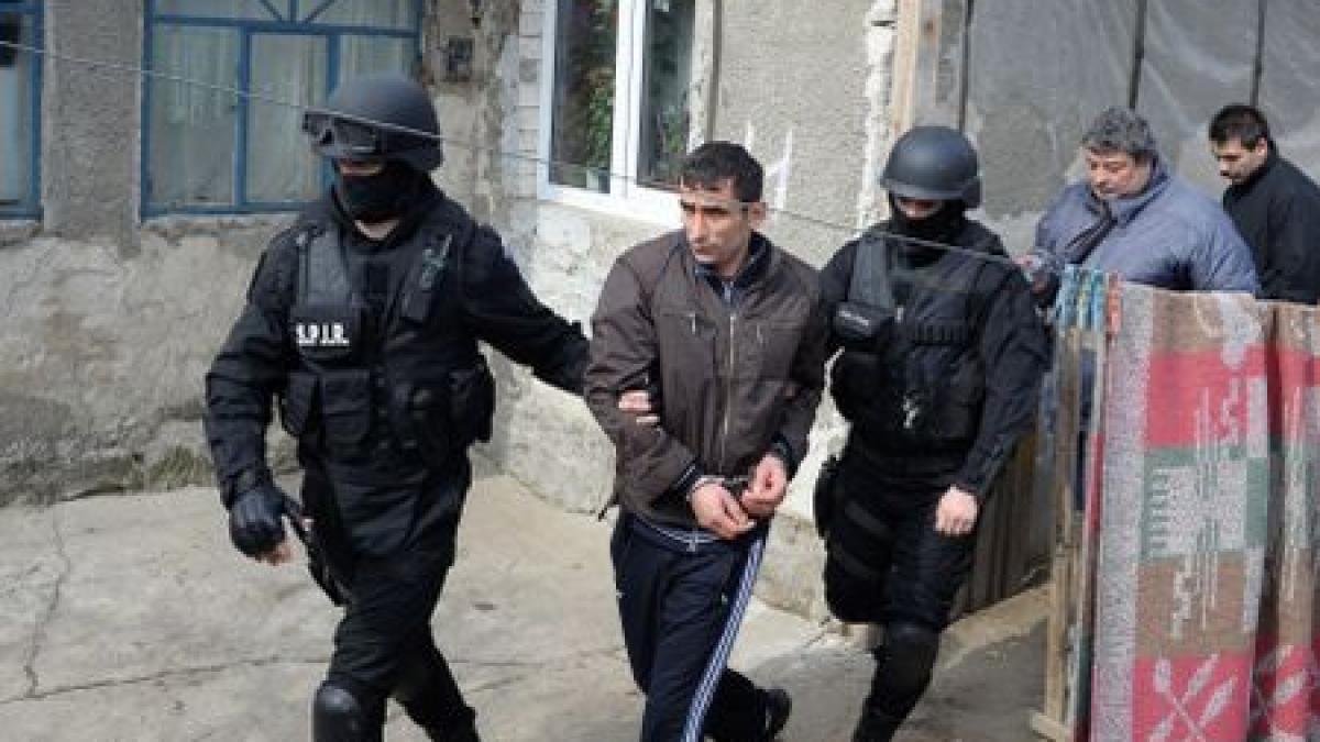 fiul bulibasei din sarulesti ridicat in urma unor perchezitii ce vizau hotii de masini